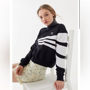 Adidas geometric 3 stripes cropped sweatshirt